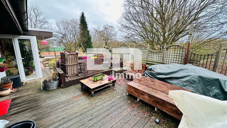 Imposante Tennishalle/ Komplex mit Gastronomie und Wohneinheit - Dachterrasse OG